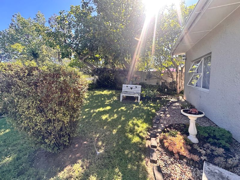 Charming Headlands Home with Garden Charm - Photo 4