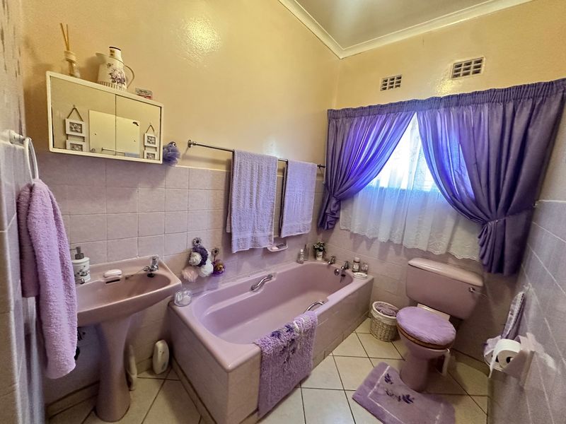 Charming Headlands Home with Garden Charm - Photo 10