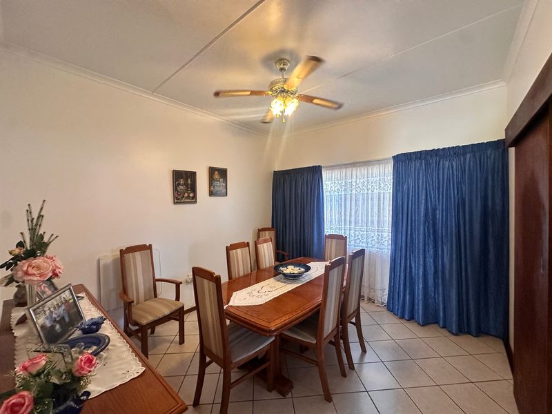 Charming Headlands Home with Garden Charm - Photo 9