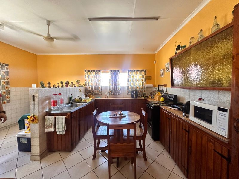 Charming Headlands Home with Garden Charm - Photo 8