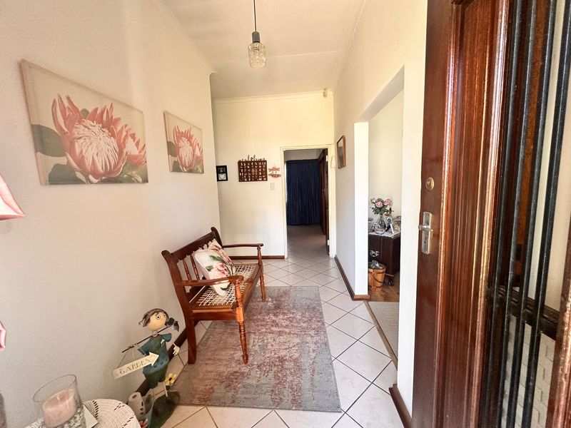 Charming Headlands Home with Garden Charm - Photo 6