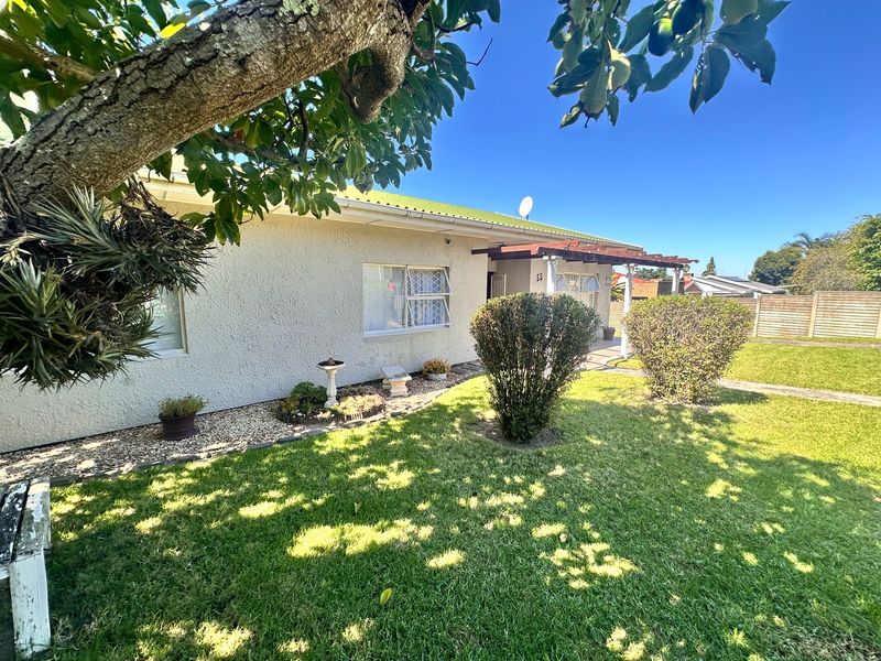 Charming Headlands Home with Garden Charm - Photo 3