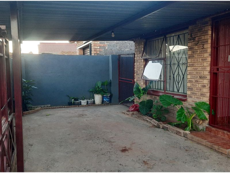 Beautiful 2 bedroom house in Tembisa  - Photo 3