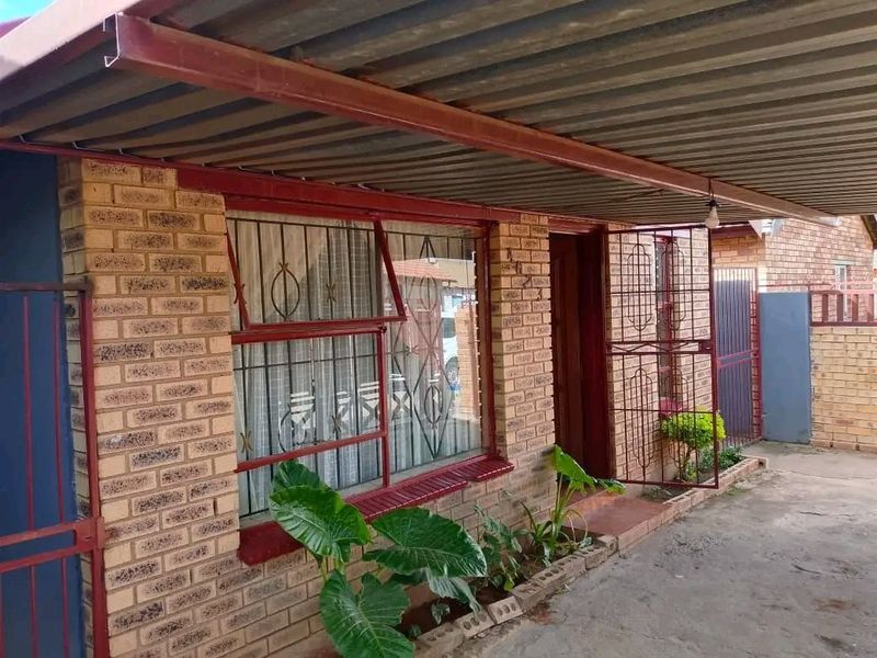Beautiful 2 bedroom house in Tembisa  - Photo 10