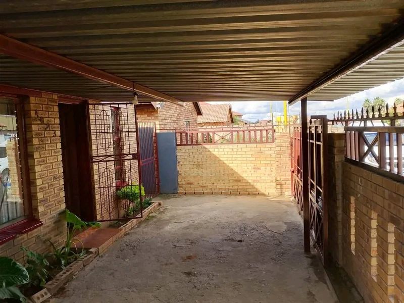 Beautiful 2 bedroom house in Tembisa  - Photo 6