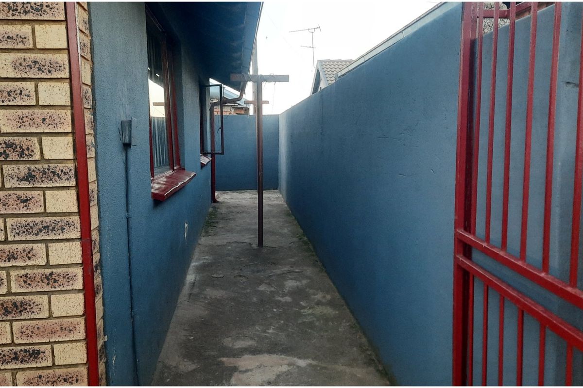 Beautiful 2 bedroom house in Tembisa  - Photo 2