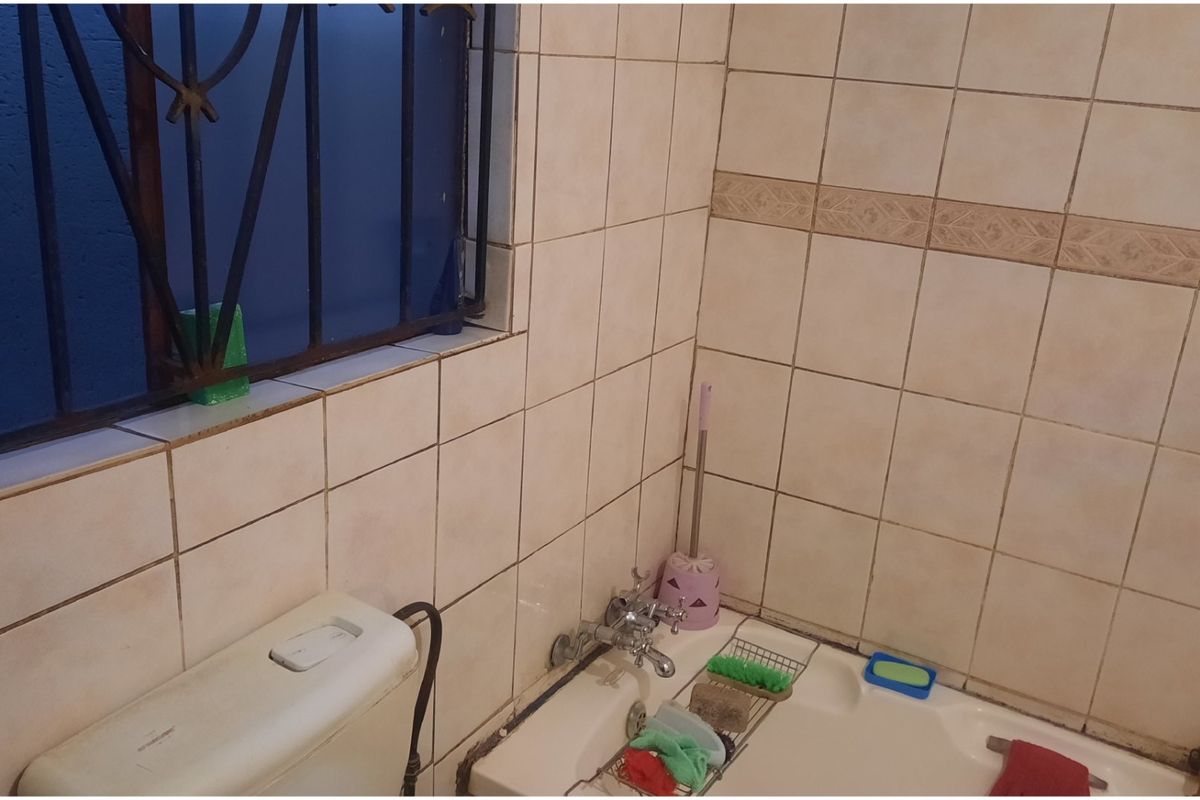 Beautiful 2 bedroom house in Tembisa  - Photo 5