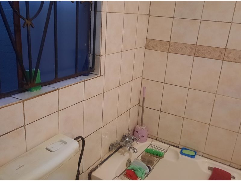 Beautiful 2 bedroom house in Tembisa  - Photo 5