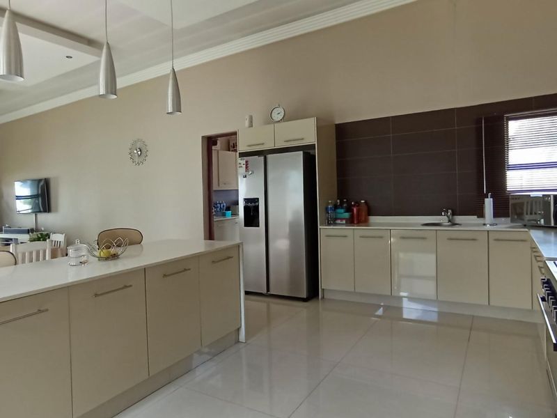 4 Bedroom House for Sale in Copperleaf - Photo 4