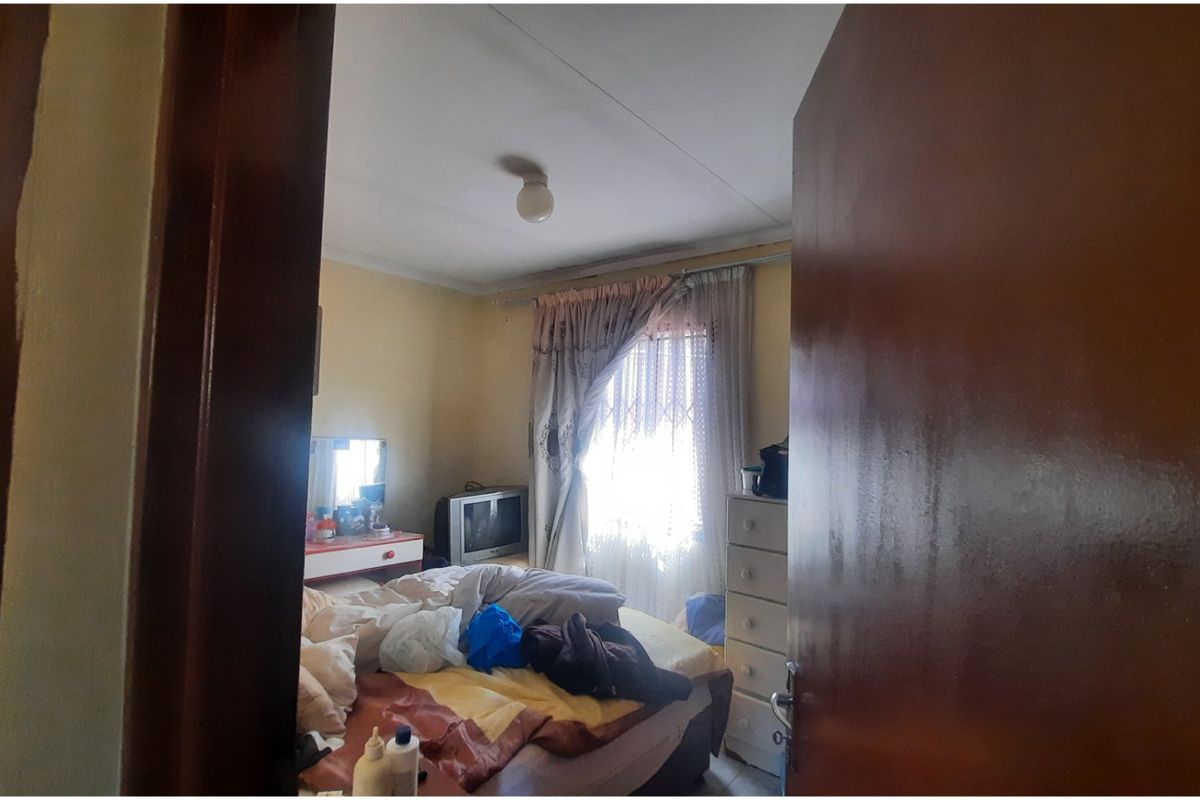 TWO BEDROOM RDP HOUSE IN TEMBISA  - Photo 4