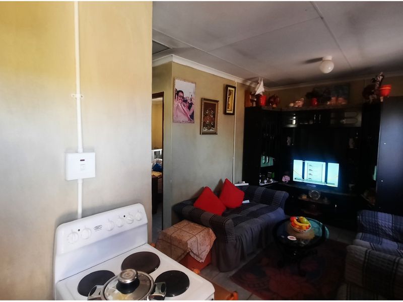 TWO BEDROOM RDP HOUSE IN TEMBISA  - Photo 6