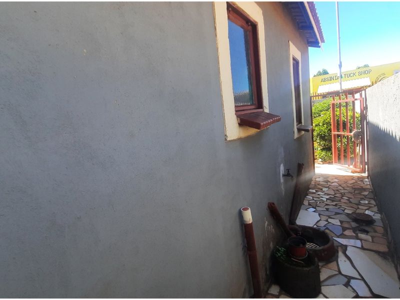 TWO BEDROOM RDP HOUSE IN TEMBISA  - Photo 2