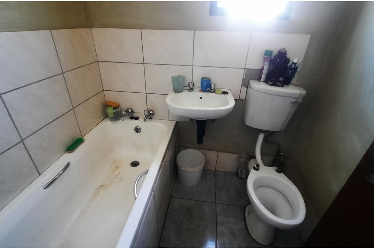 TWO BEDROOM RDP HOUSE IN TEMBISA  - Photo 3