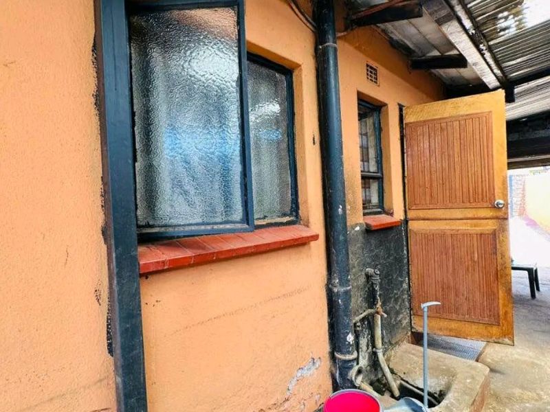 Two bedroom house in Tembisa with Big Space  - Photo 2