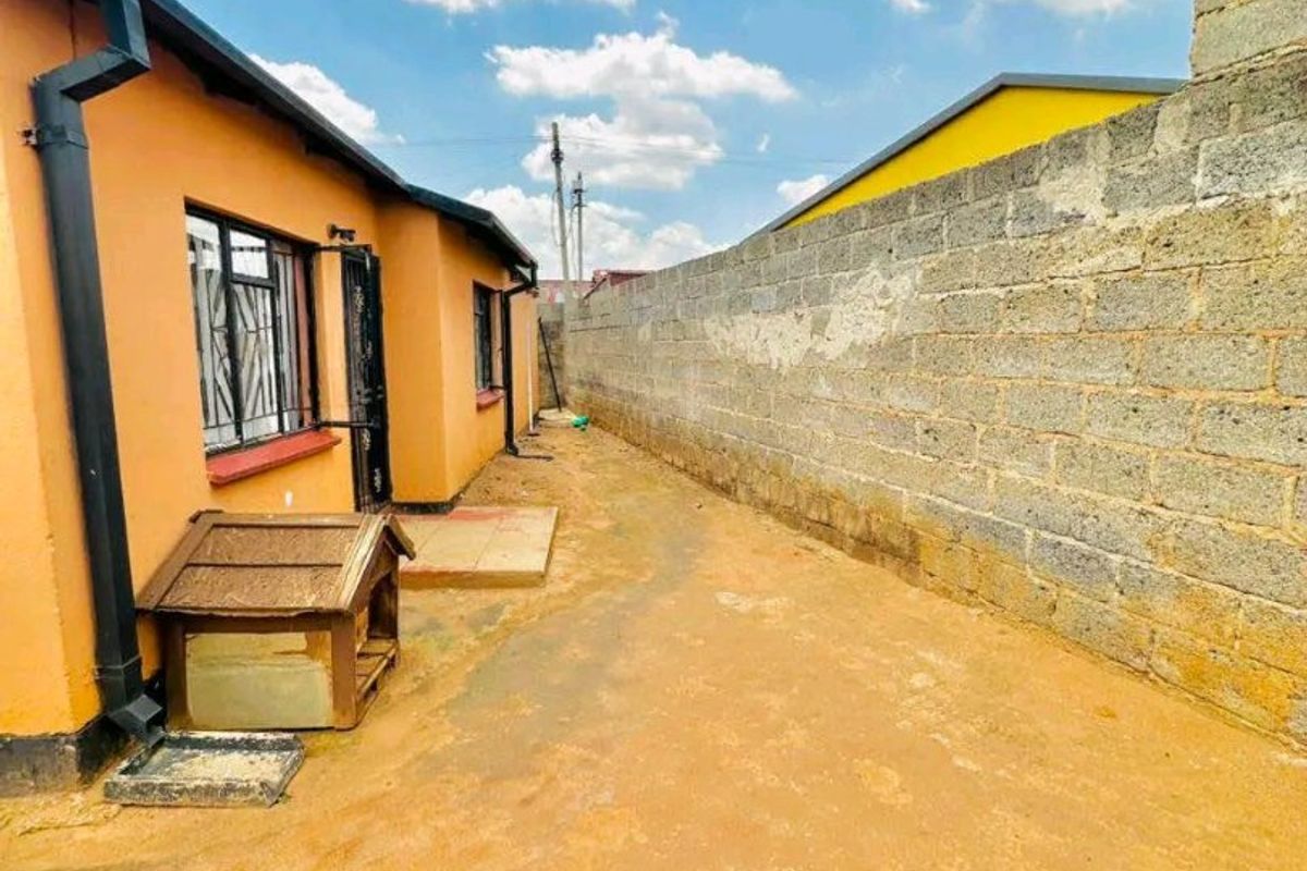 Two bedroom house in Tembisa with Big Space  - Photo 4
