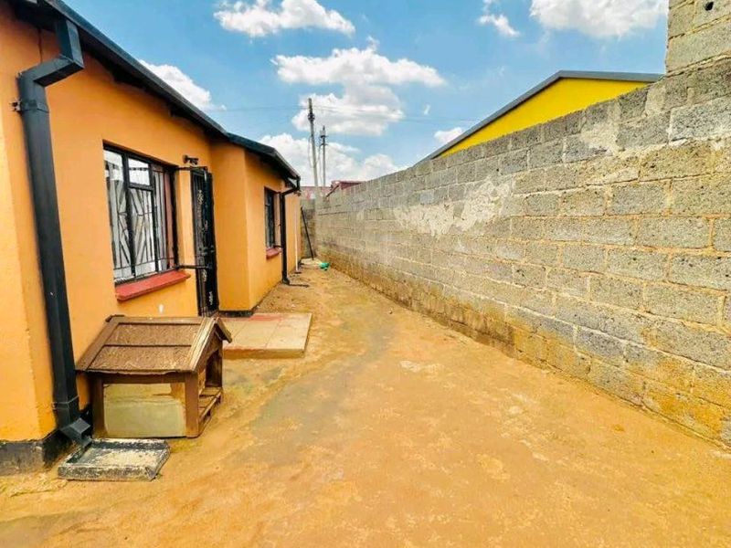 Two bedroom house in Tembisa with Big Space  - Photo 4