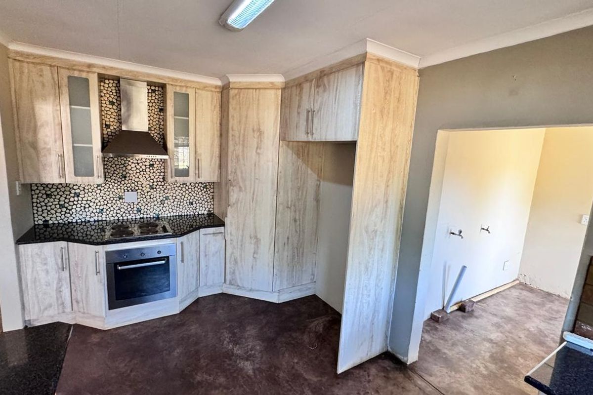 7 Bedroom as 3 Houses in Babsfontein!!!!! - Photo 5