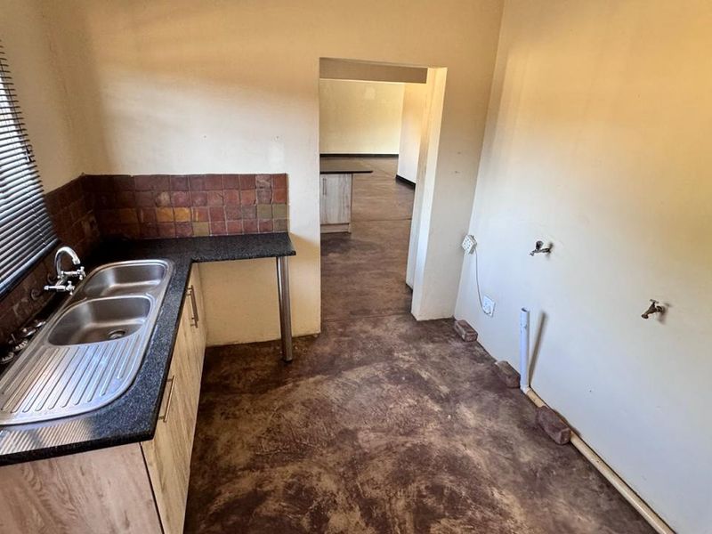 7 Bedroom as 3 Houses in Babsfontein!!!!! - Photo 9