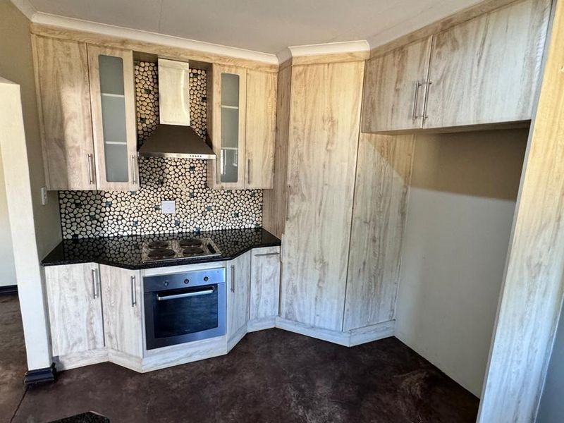 7 Bedroom as 3 Houses in Babsfontein!!!!! - Photo 7