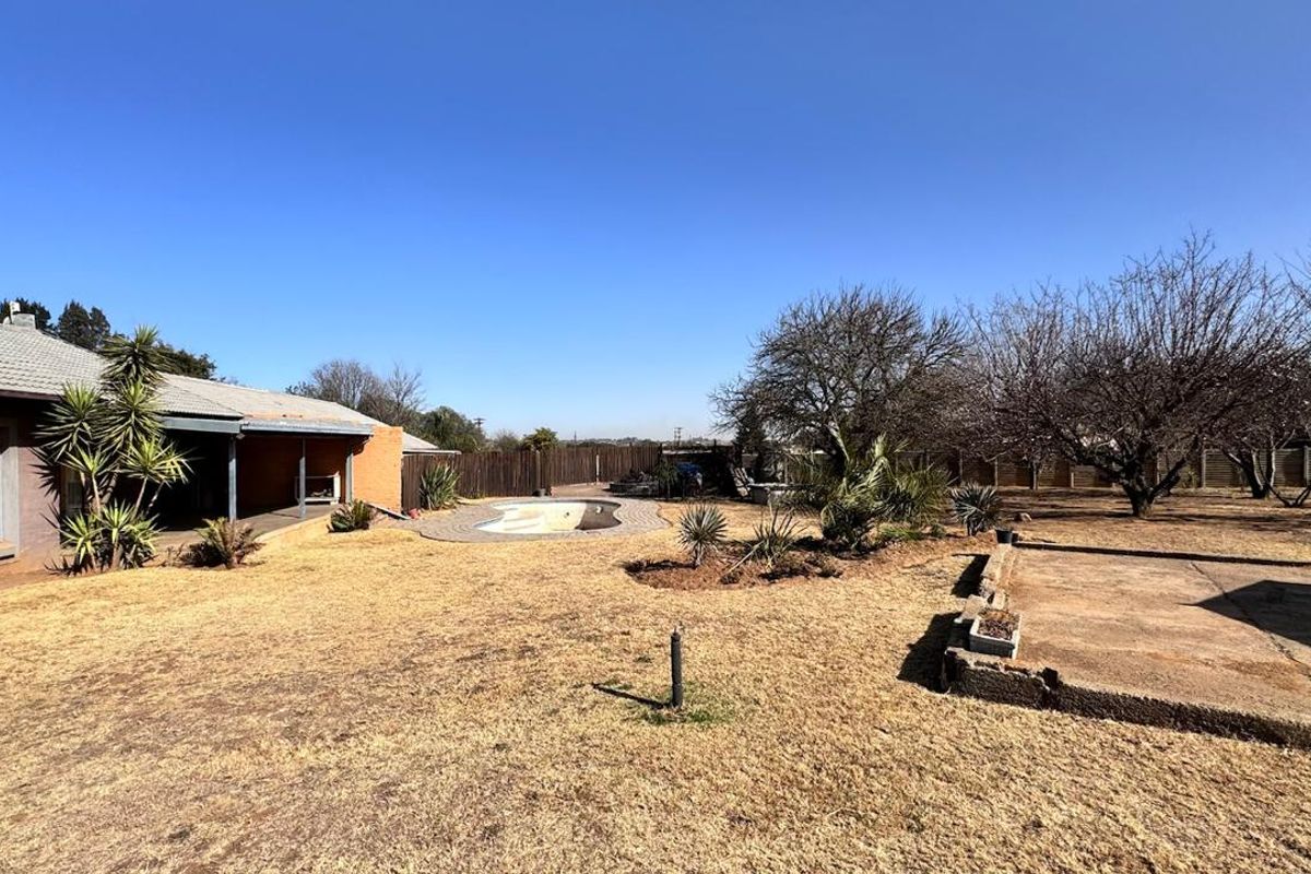 7 Bedroom as 3 Houses in Babsfontein!!!!! - Photo 2