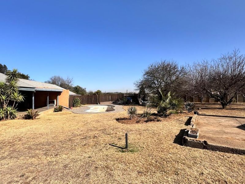 7 Bedroom as 3 Houses in Babsfontein!!!!! - Photo 2