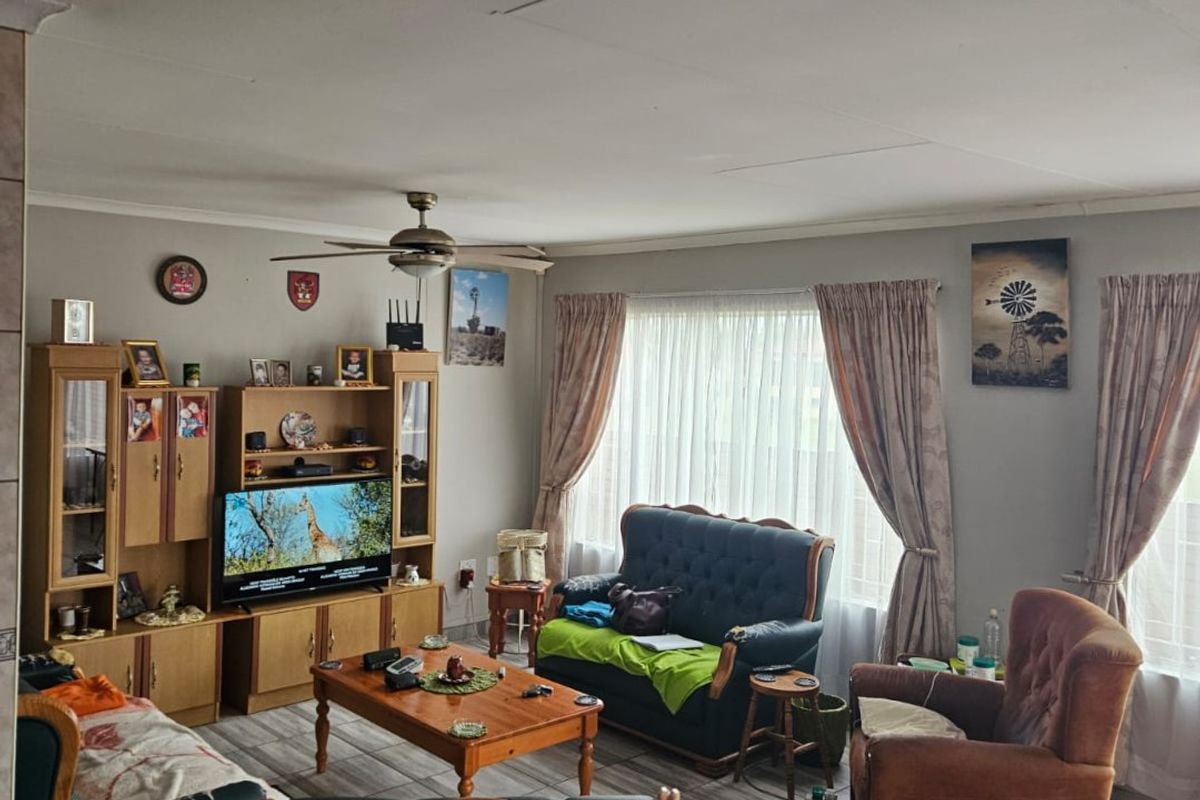 Charming 3-Bedroom Townhouse – Comfort, Style & Convenience - Photo 4