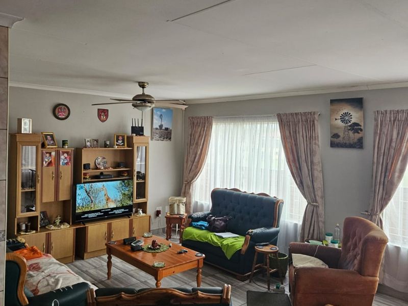 Charming 3-Bedroom Townhouse – Comfort, Style & Convenience - Photo 4