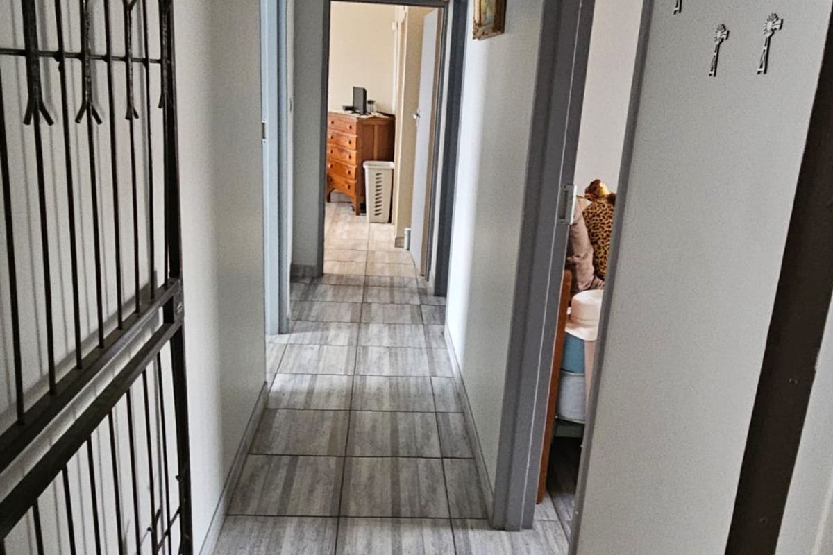 Charming 3-Bedroom Townhouse – Comfort, Style & Convenience - Photo 5