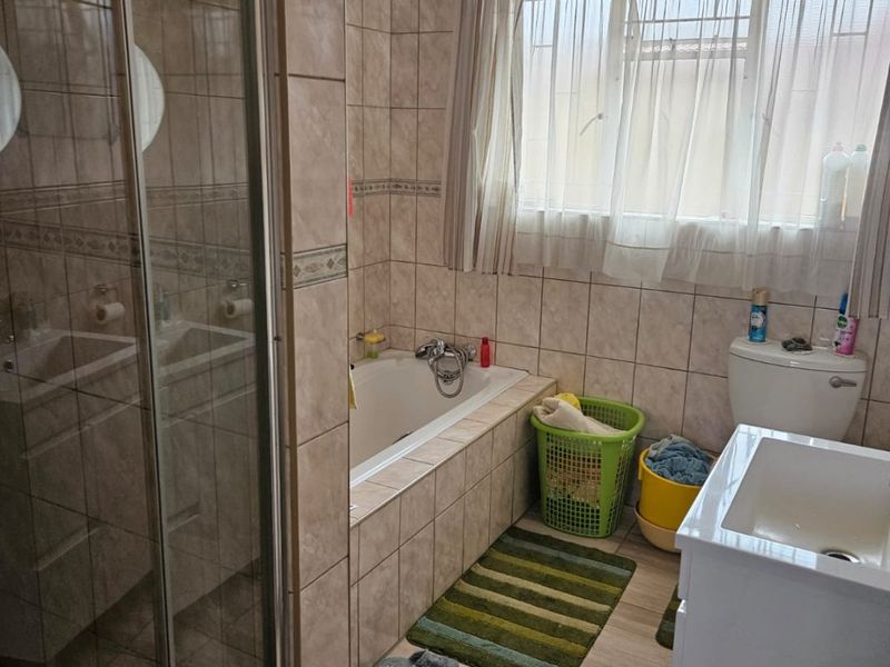 Charming 3-Bedroom Townhouse – Comfort, Style & Convenience - Photo 7