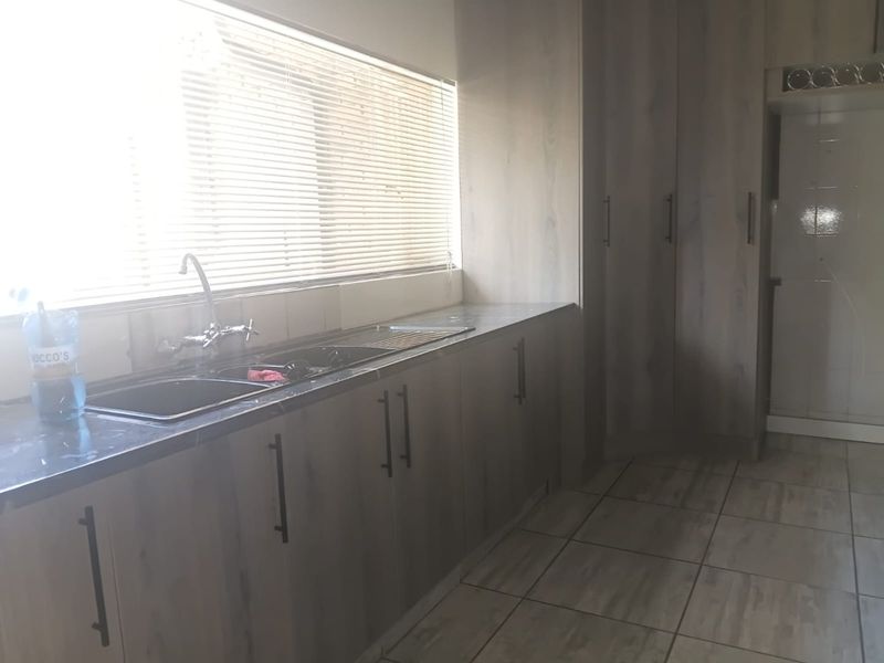 Spacious Family Home in Prime Location - Photo 4