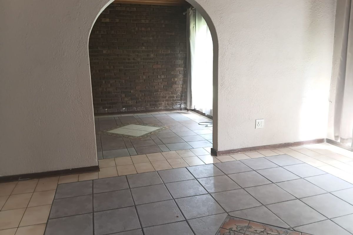 Spacious Family Home in Prime Location - Photo 5