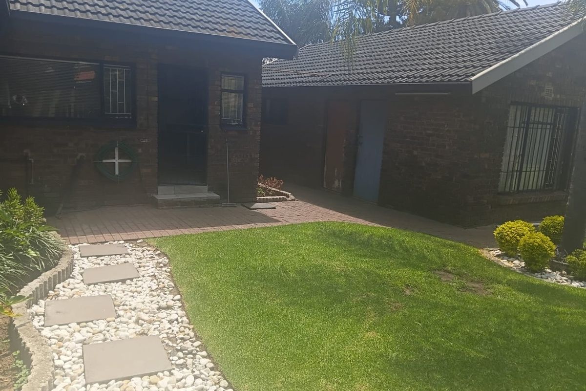 Spacious Family Home in Prime Location - Photo 2