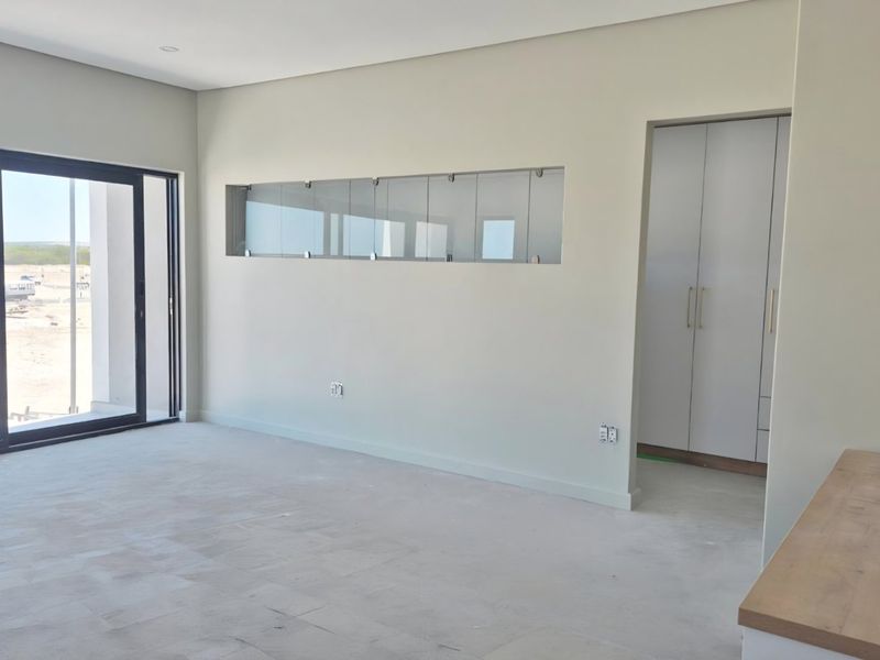 Architect-Designed Luxury 4-Bedroom Home in Prestigious Sandown - Photo 4