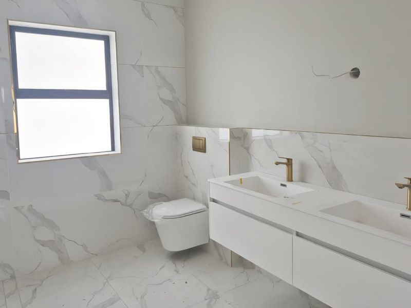 Architect-Designed Luxury 4-Bedroom Home in Prestigious Sandown - Photo 8
