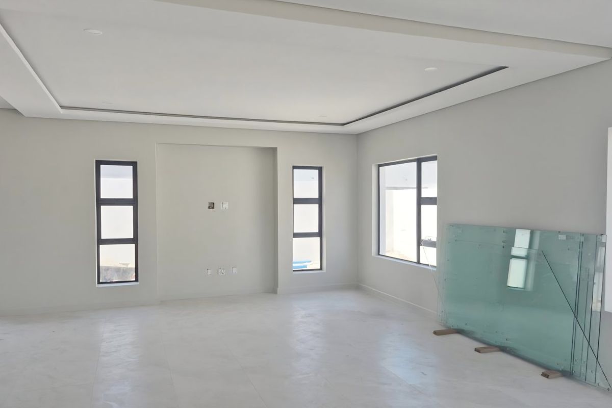 Architect-Designed Luxury 4-Bedroom Home in Prestigious Sandown - Photo 2