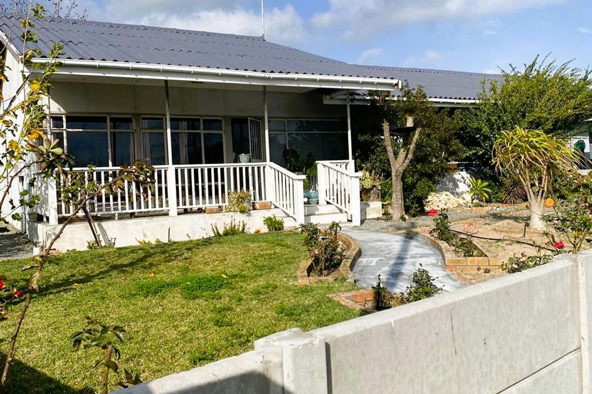 Spacious 3 Bedroom Home for Sale in a Sought-After Area of Hopefield - Photo 3