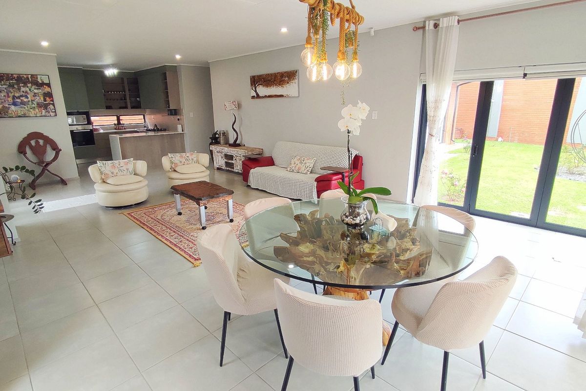 Elegant 4-Bedroom Home in The Manhattan Estate, Centurion - Photo 5