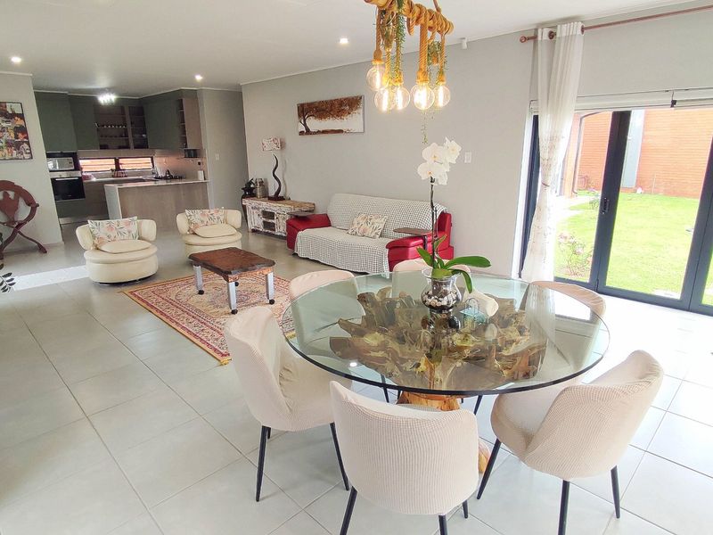 Elegant 4-Bedroom Home in The Manhattan Estate, Centurion - Photo 5