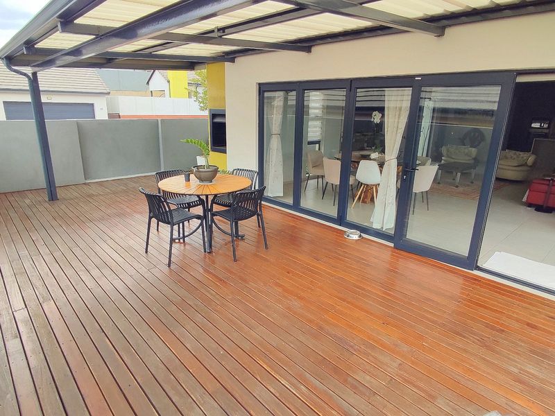 Elegant 4-Bedroom Home in The Manhattan Estate, Centurion - Photo 2