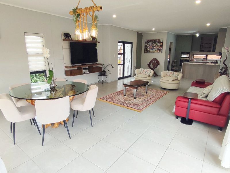 Elegant 4-Bedroom Home in The Manhattan Estate, Centurion - Photo 4