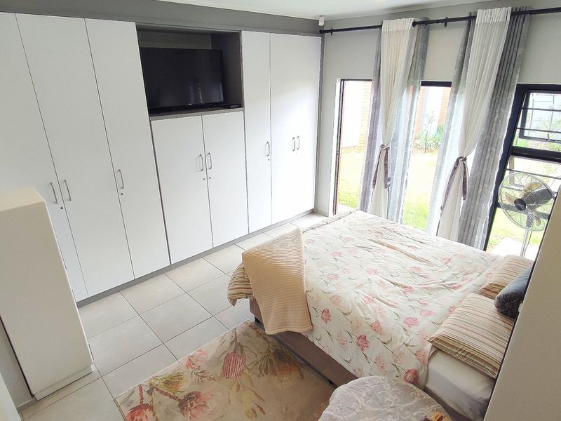 Elegant 4-Bedroom Home in The Manhattan Estate, Centurion - Photo 10