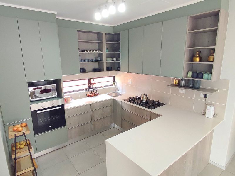 Elegant 4-Bedroom Home in The Manhattan Estate, Centurion - Photo 6