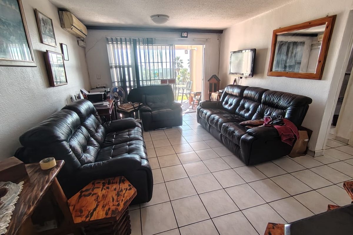 2 Bed 2 Bath Ground floor unit in popular holiday letting complex - Photo 5