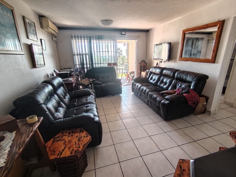 2 Bed 2 Bath Ground floor unit in popular holiday letting complex - Photo 5