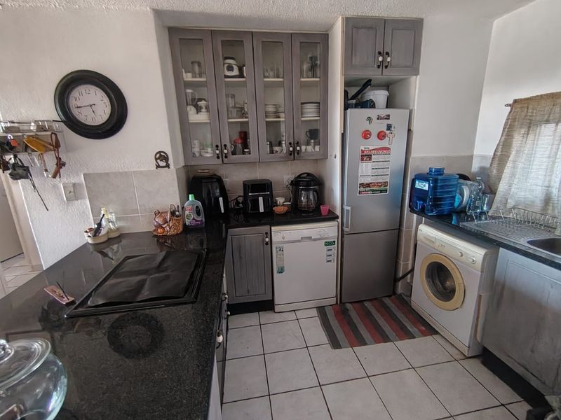 2 Bed 2 Bath Ground floor unit in popular holiday letting complex - Photo 9