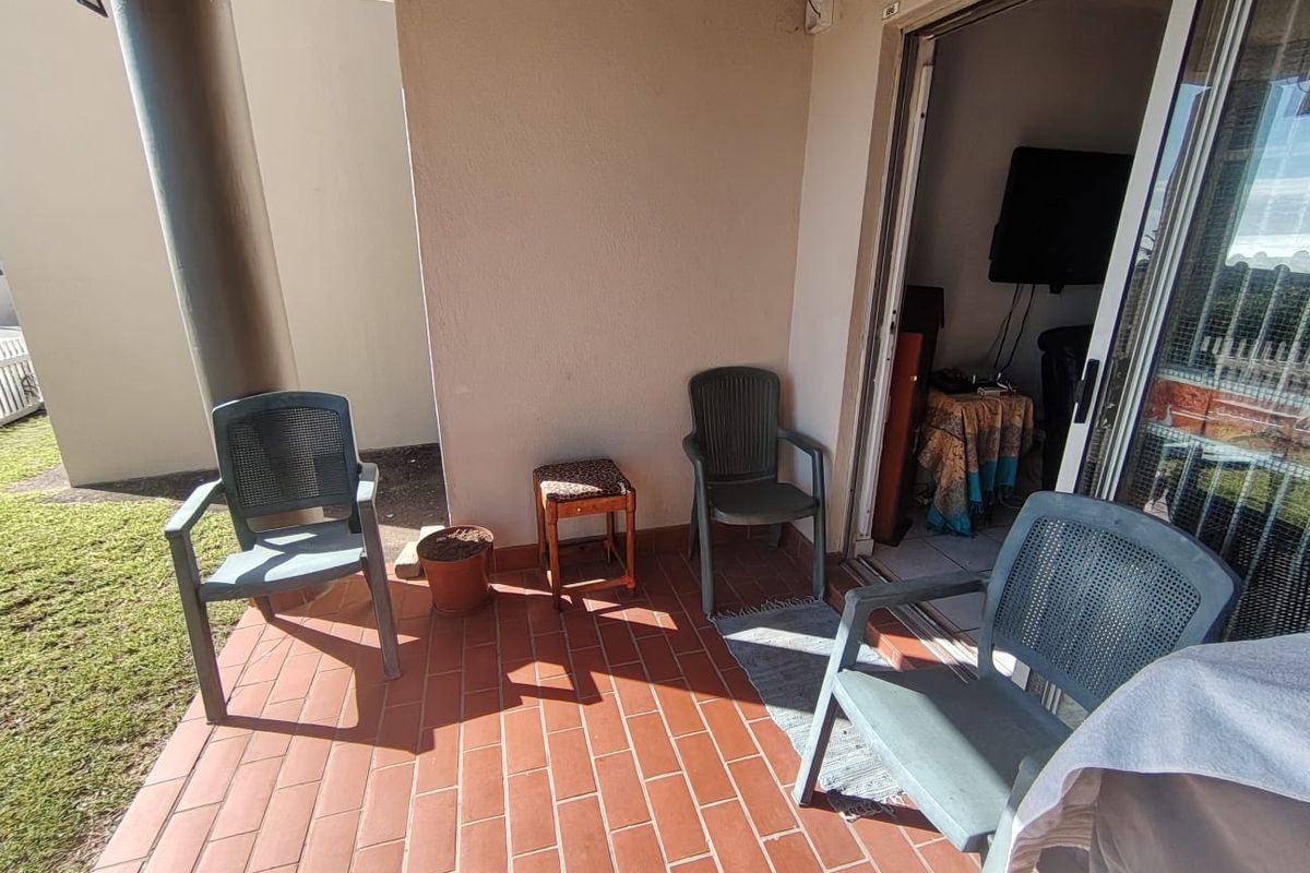 2 Bed 2 Bath Ground floor unit in popular holiday letting complex - Photo 3