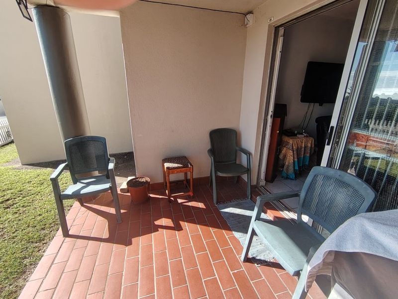 2 Bed 2 Bath Ground floor unit in popular holiday letting complex - Photo 3