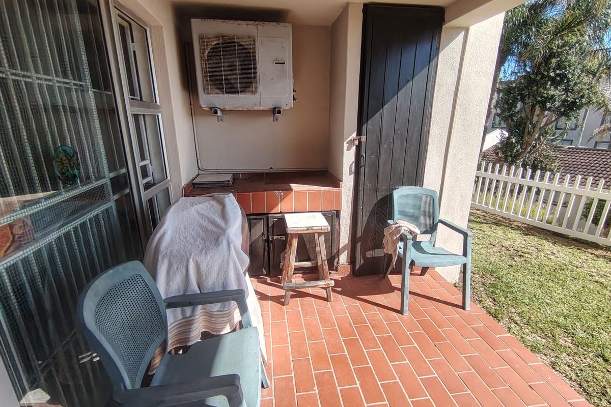 2 Bed 2 Bath Ground floor unit in popular holiday letting complex - Photo 4