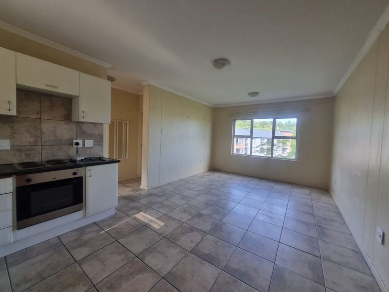 Spacious 2-Bedroom Apartment with Scenic Views – Prime Location - Photo 5
