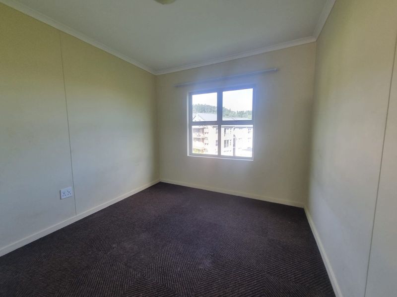 Spacious 2-Bedroom Apartment with Scenic Views – Prime Location - Photo 10